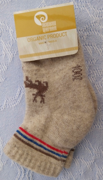 Baby-Söckchen aus Schaf-Wolle - braun Motiv Rentier mit Schlitten -